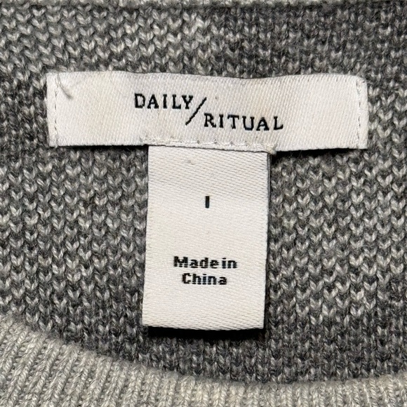 Daily Ritual Gray Heather Leopard Print Jacquard Ultra Soft Sweater size Large - Picture 6 of 9